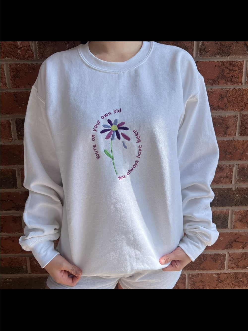 Gildan White Crewneck Sweatshirt with Purple Daisy Embroidery